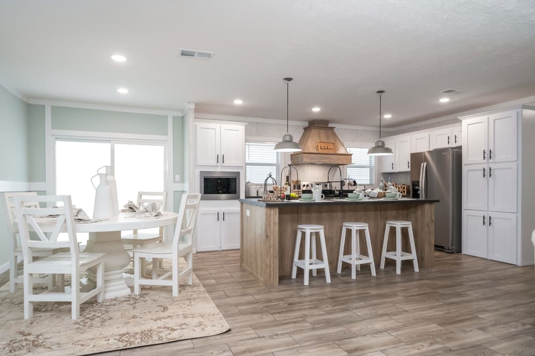 Diamondback interior home features