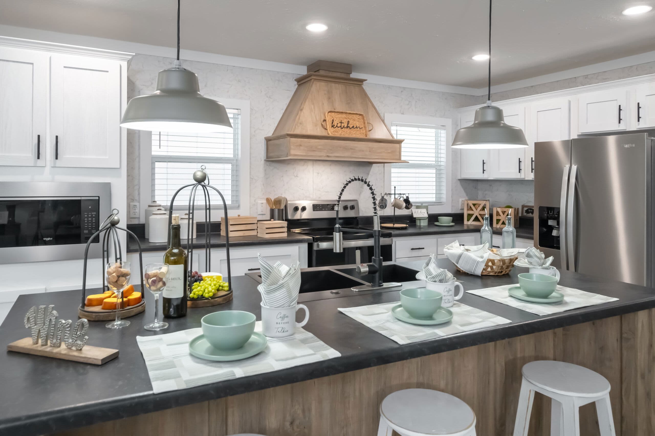 Diamondback kitchen home features