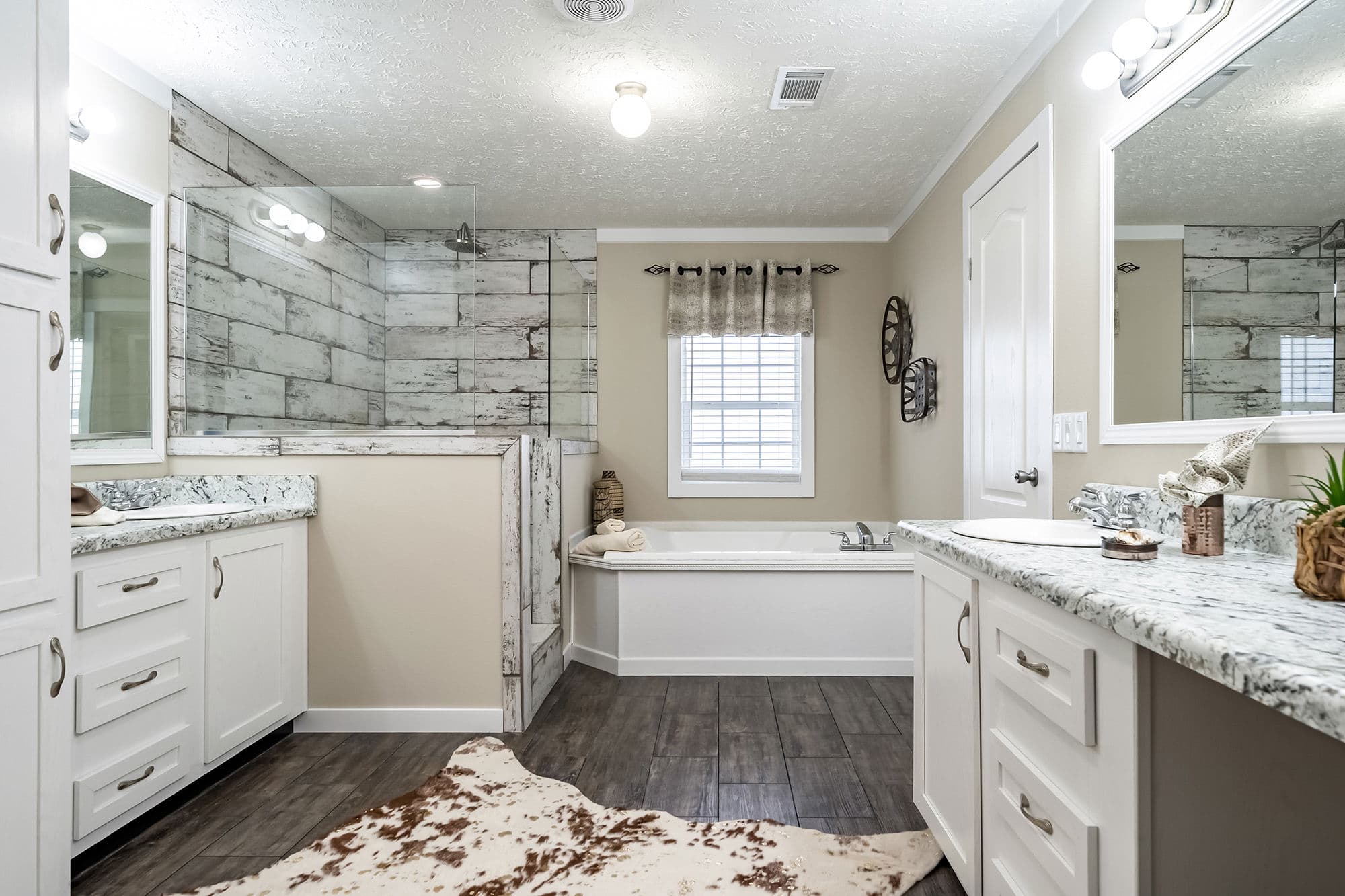 Mayfield bathroom home features