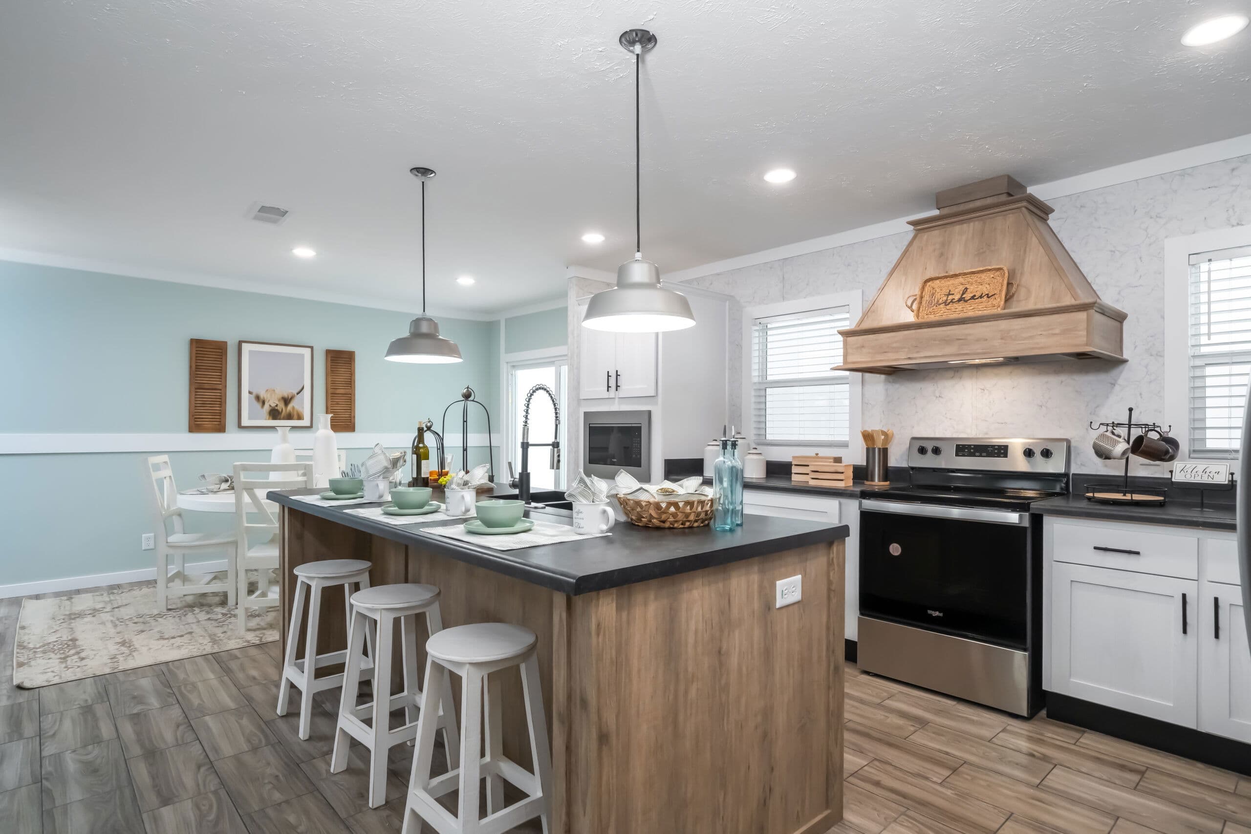Diamondback kitchen home features