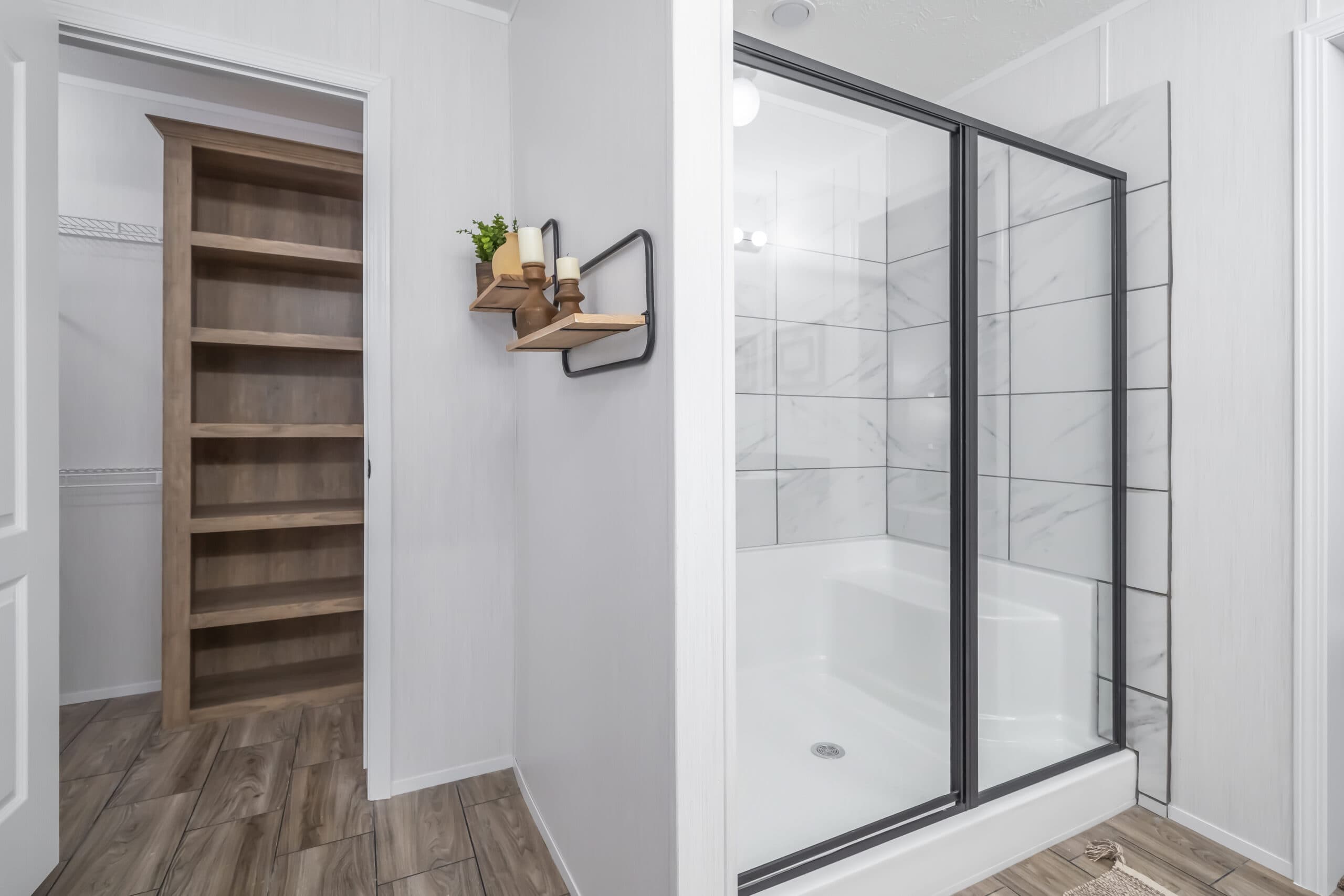 Diamondback bathroom home features