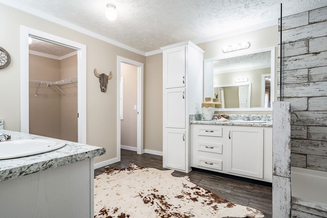 Mayfield bathroom home features