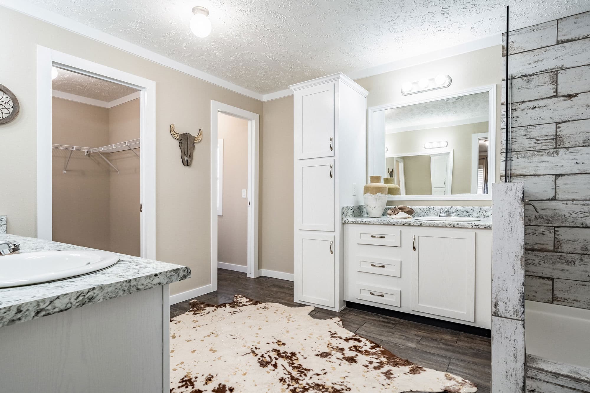 Mayfield bathroom home features