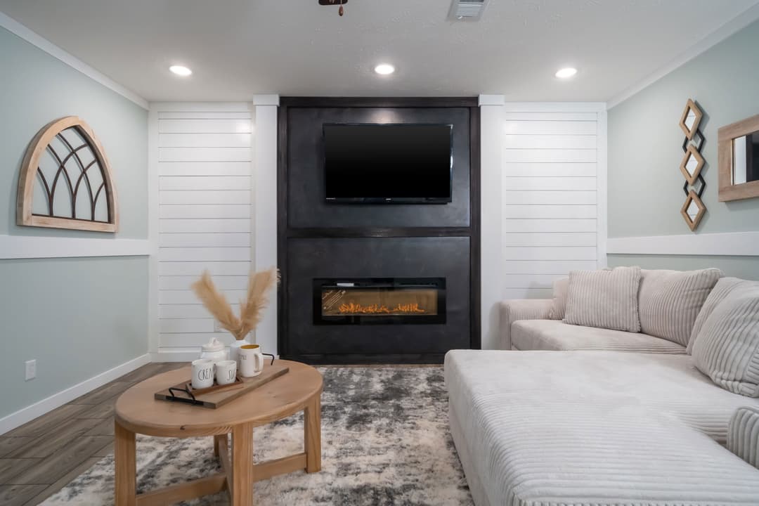 Diamondback interior home features