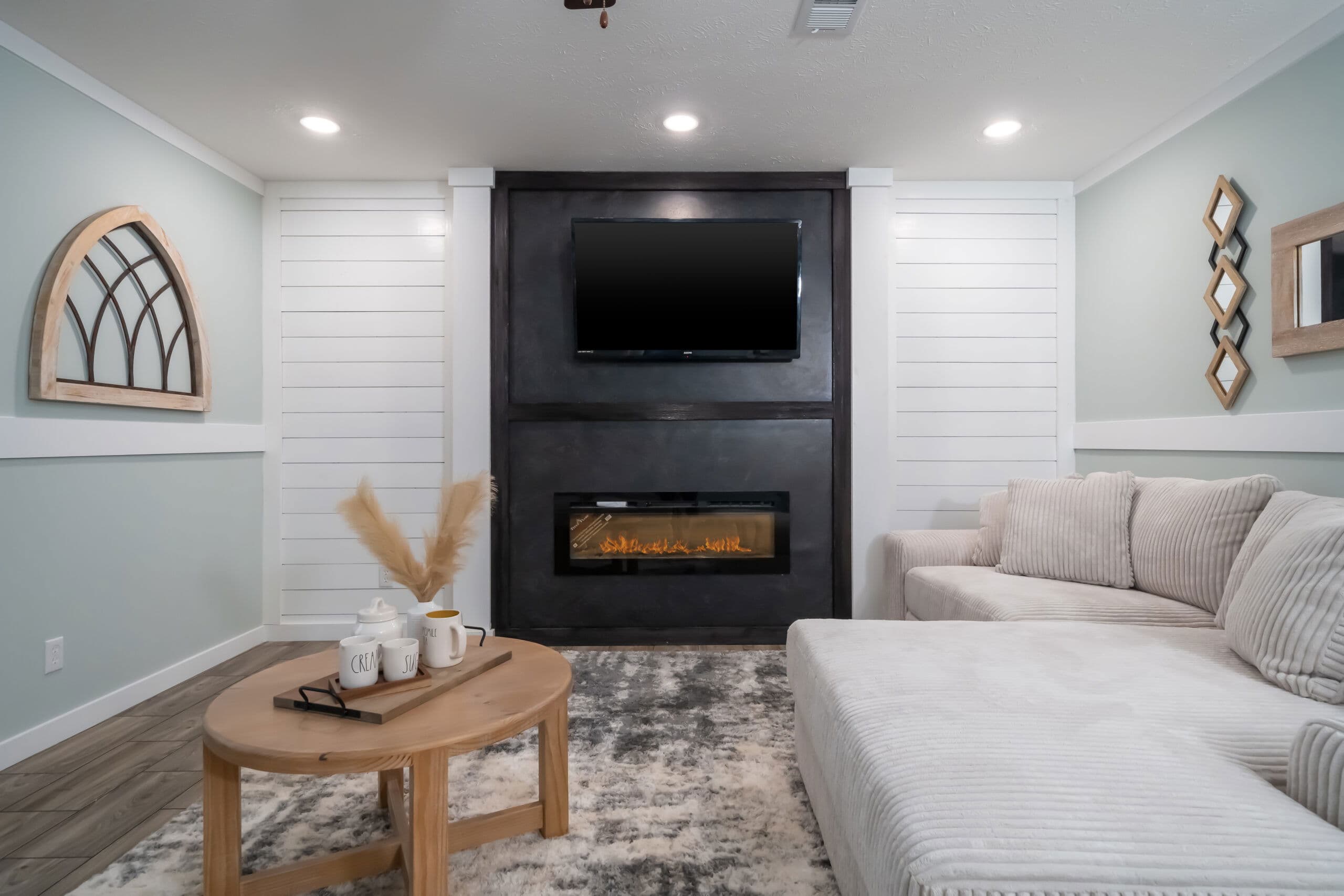 Diamondback interior home features