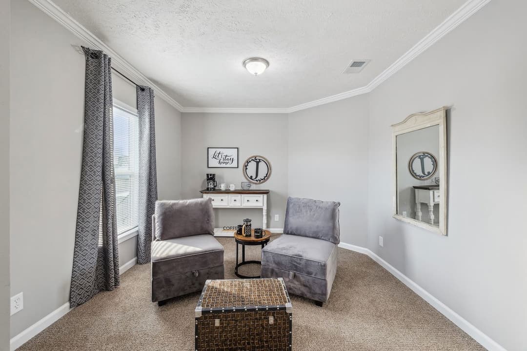 Stagecoach bedroom home features