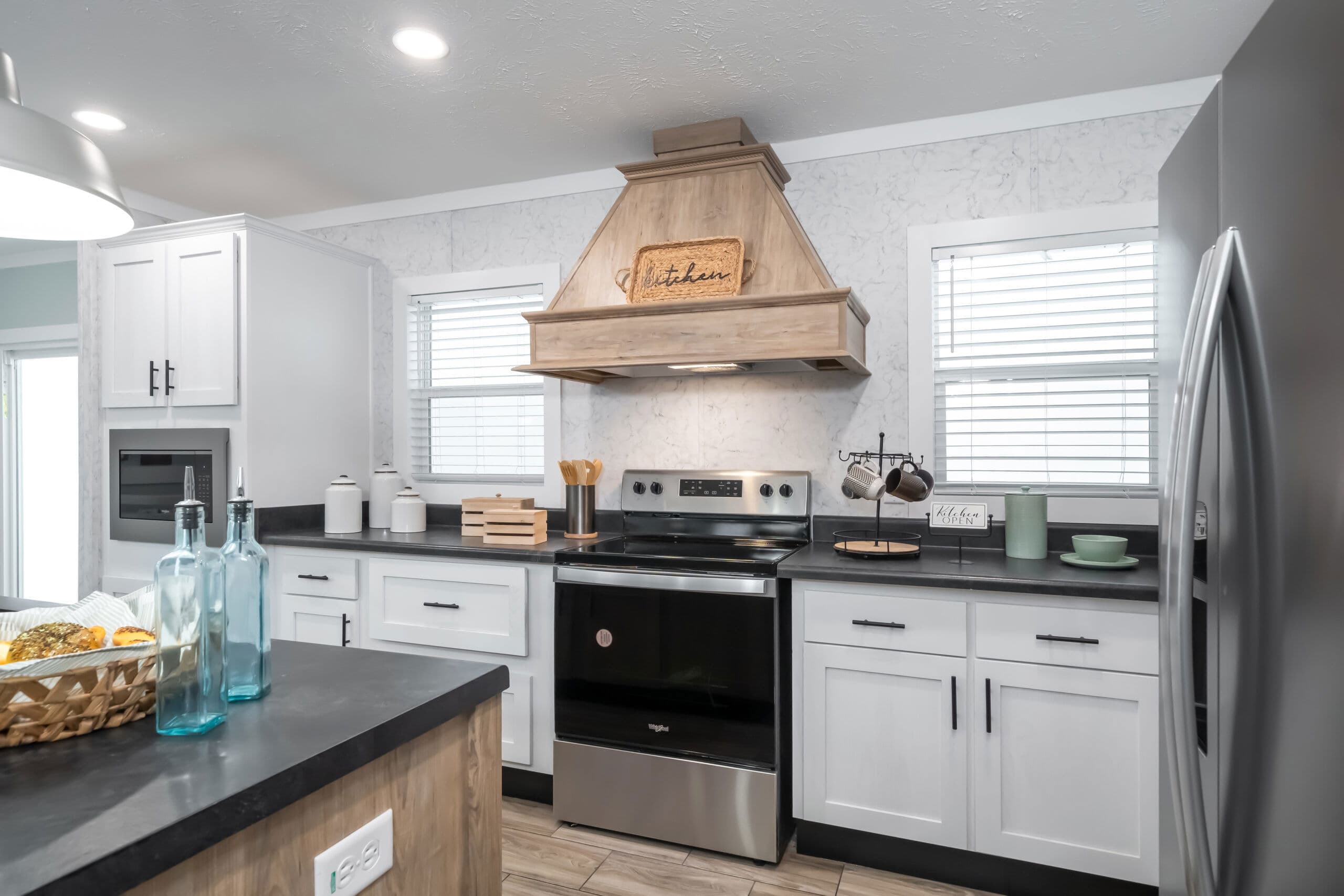 Diamondback kitchen home features