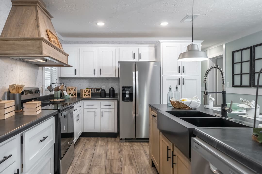 Diamondback kitchen home features