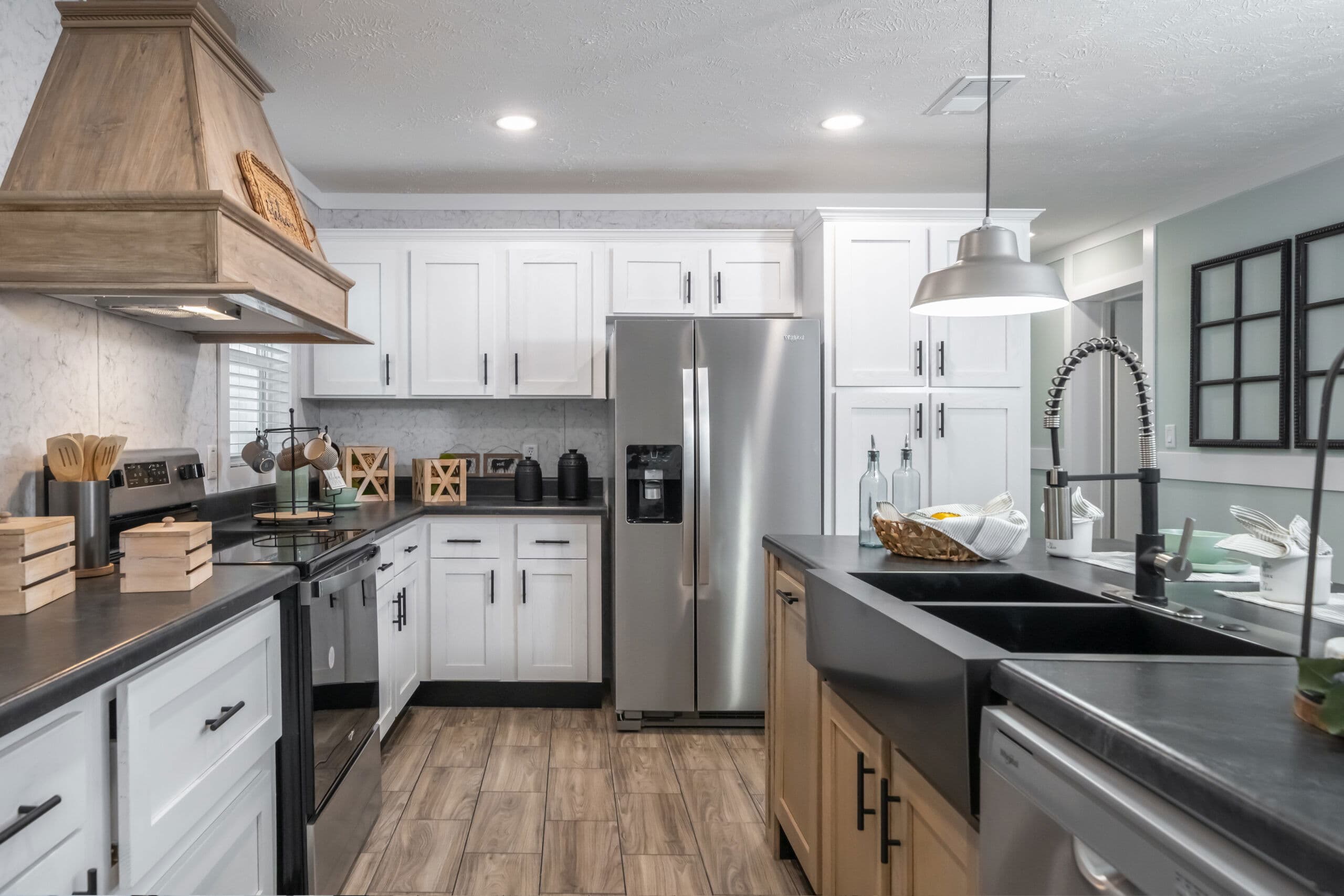 Diamondback kitchen home features
