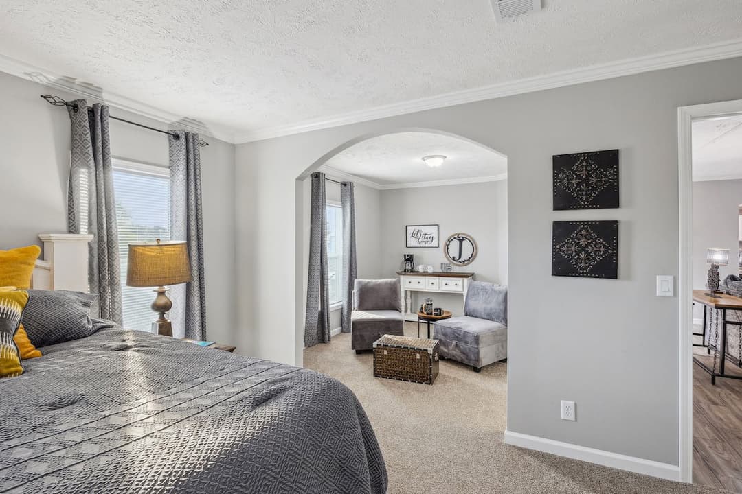 Stagecoach bedroom home features