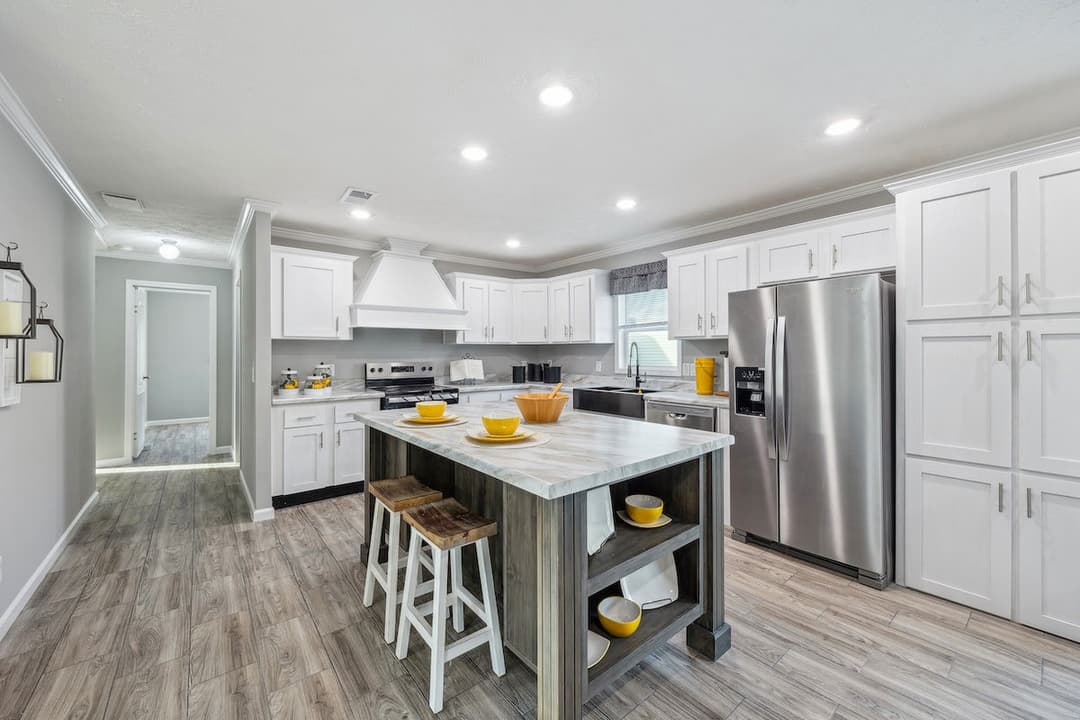 Stagecoach kitchen home features