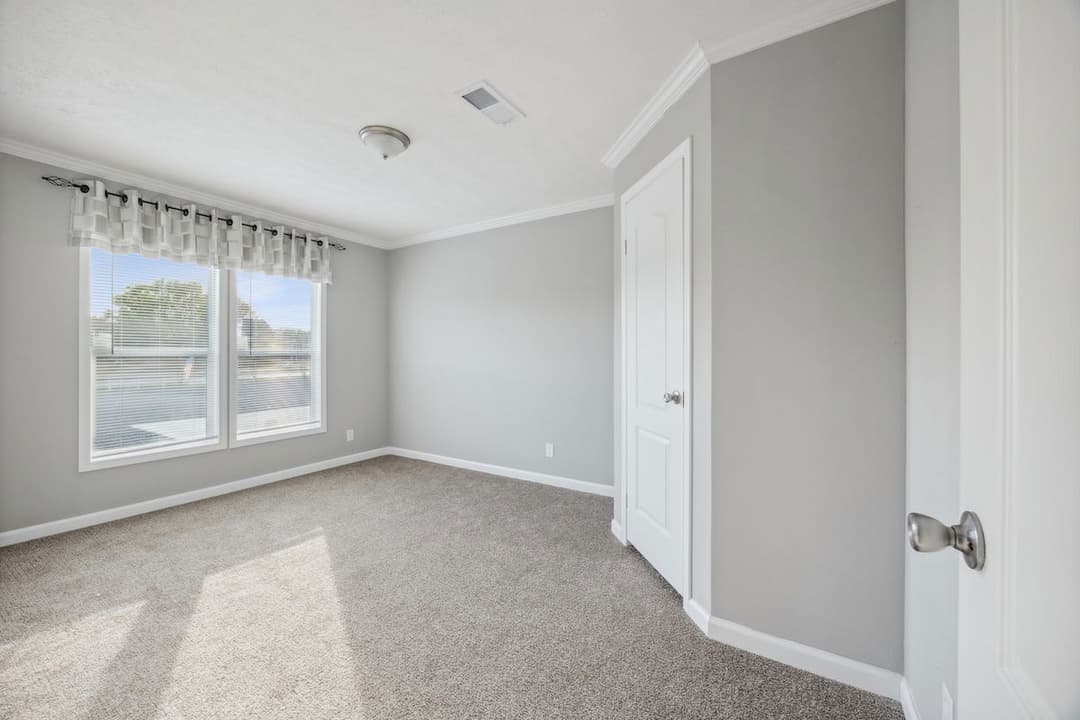 Stagecoach bedroom home features