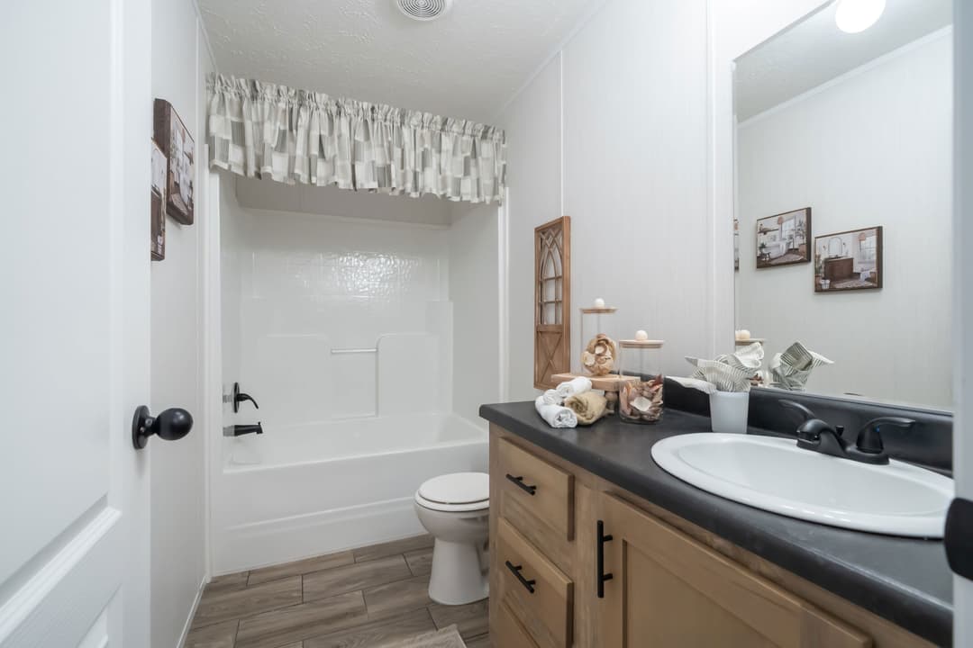 Diamondback bathroom home features