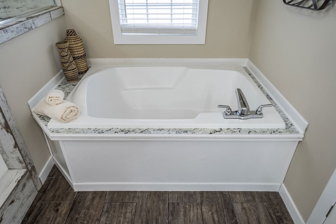 Mayfield bathroom home features