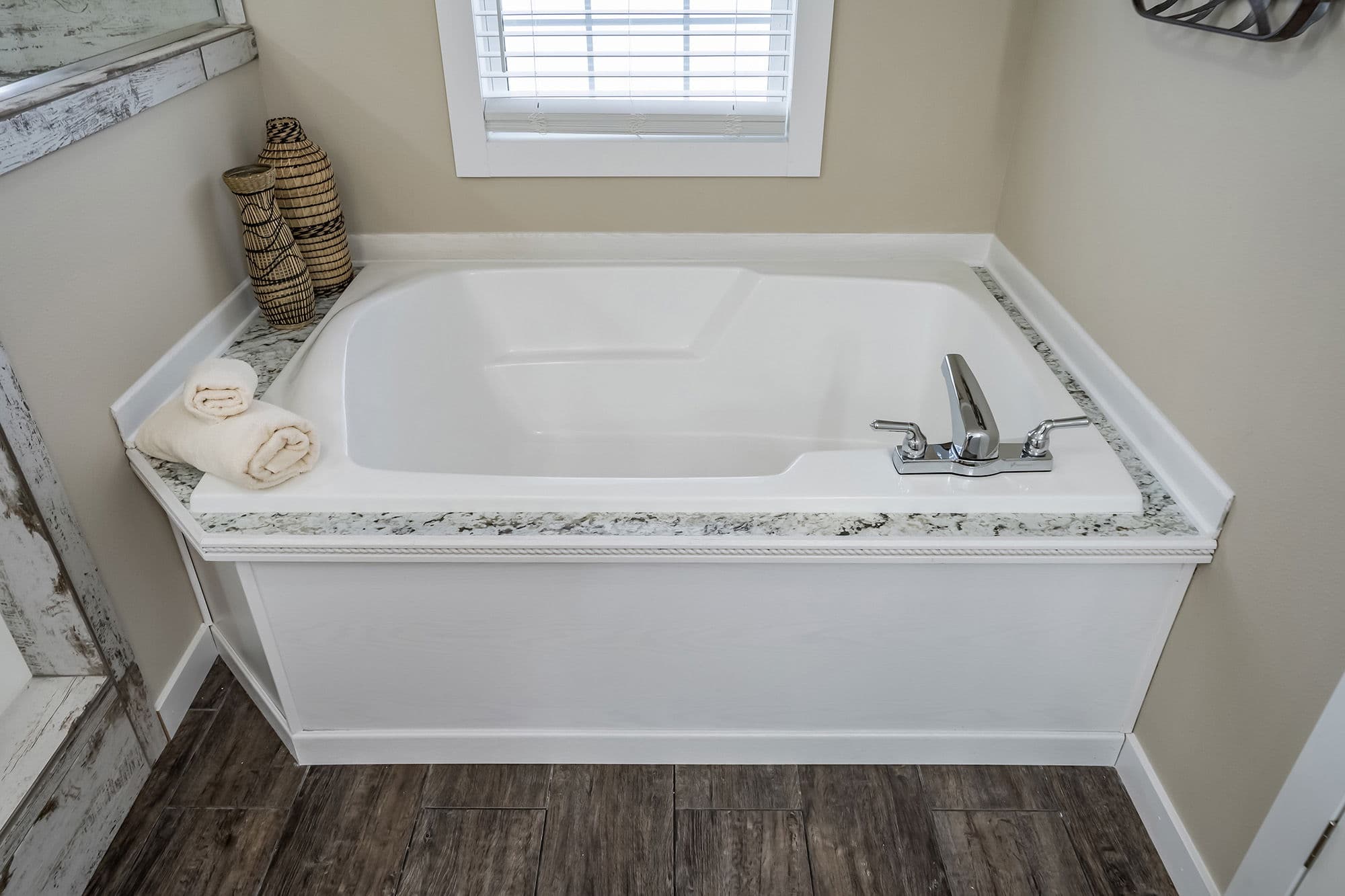 Mayfield bathroom home features