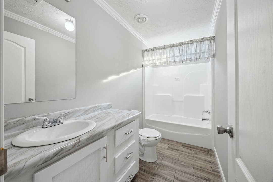 Stagecoach bathroom home features