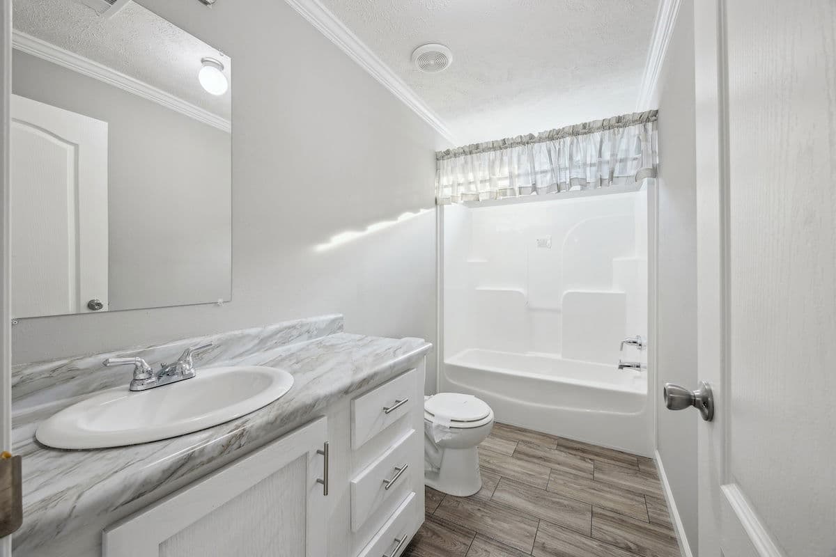 Stagecoach bathroom home features