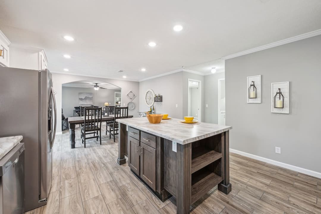 Stagecoach kitchen home features