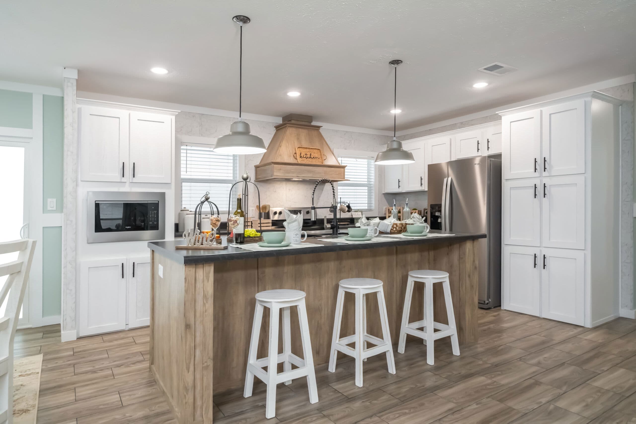Diamondback kitchen home features