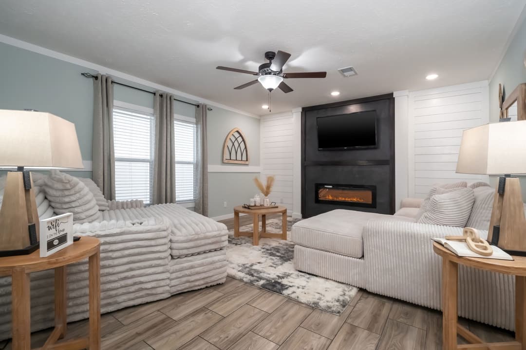 Diamondback interior home features