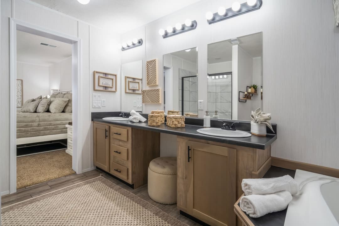 Diamondback bathroom home features