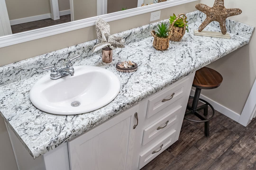 Mayfield bathroom home features