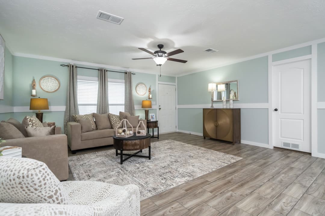 Diamondback interior home features