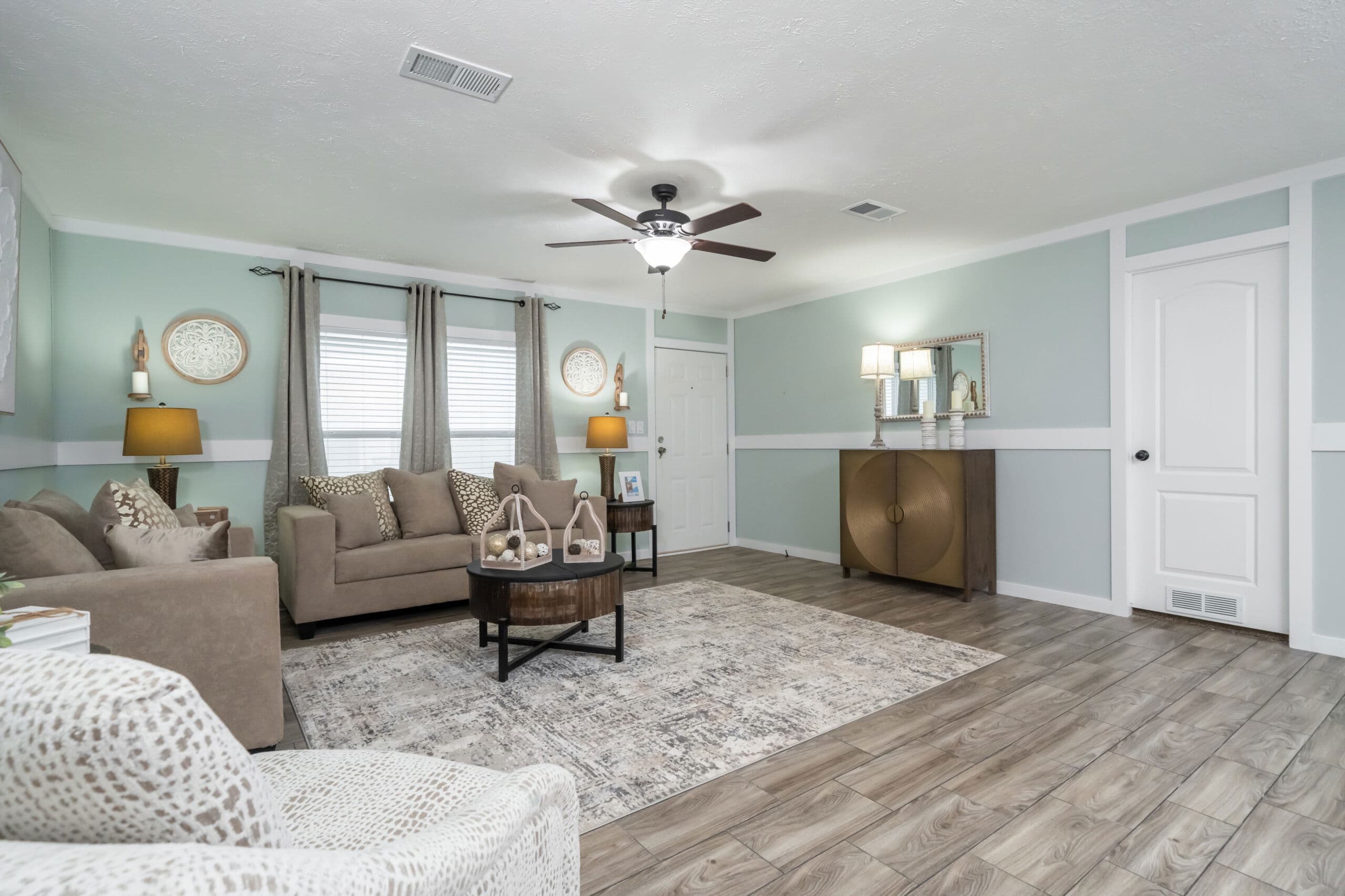 Diamondback interior home features